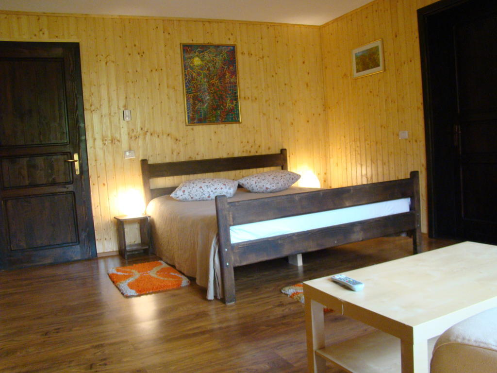 Hotel Dumbrava Soarelui Braşov Habitación foto