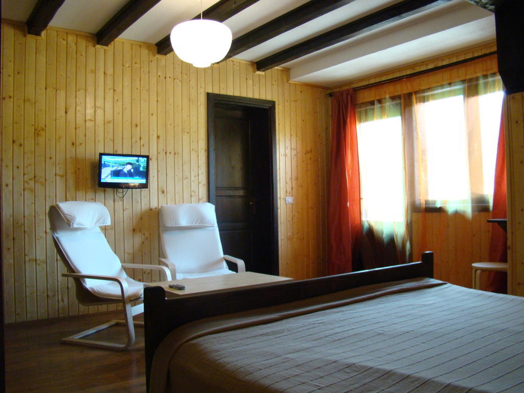 Hotel Dumbrava Soarelui Braşov Habitación foto