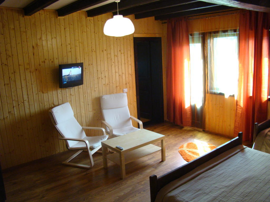 Hotel Dumbrava Soarelui Braşov Habitación foto